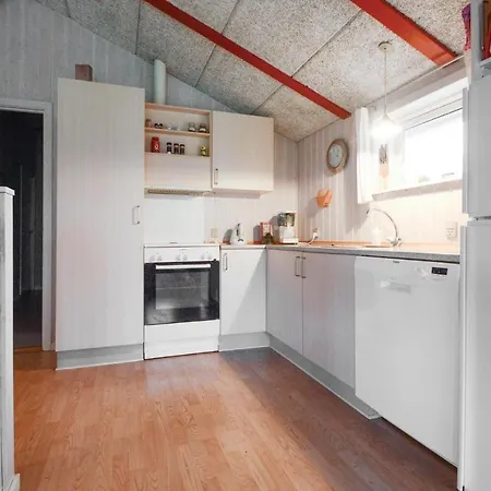 Three-bedroom In Semesterbostad *